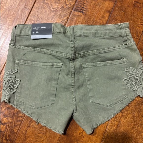 Green denim shorts - size 6 - Picture 2 of 4